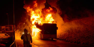 Linienbus in Tirol brannte am Christtag komplett aus
