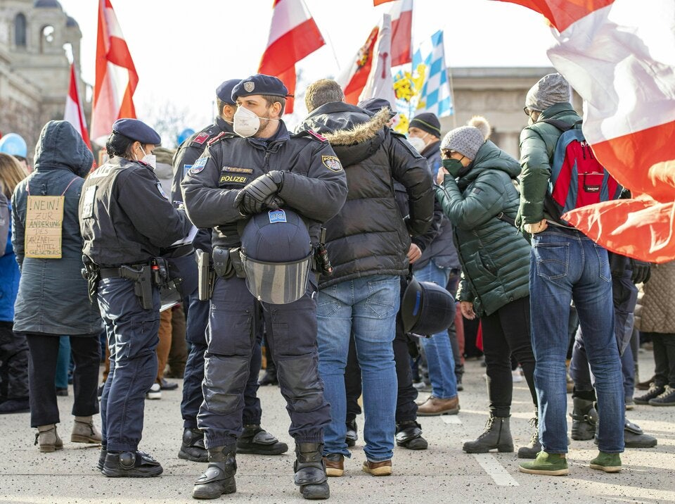 Falsche Polizisten bei Corona-Demo
