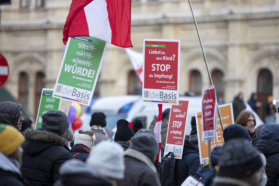 Falsche Polizisten bei Corona-Demo