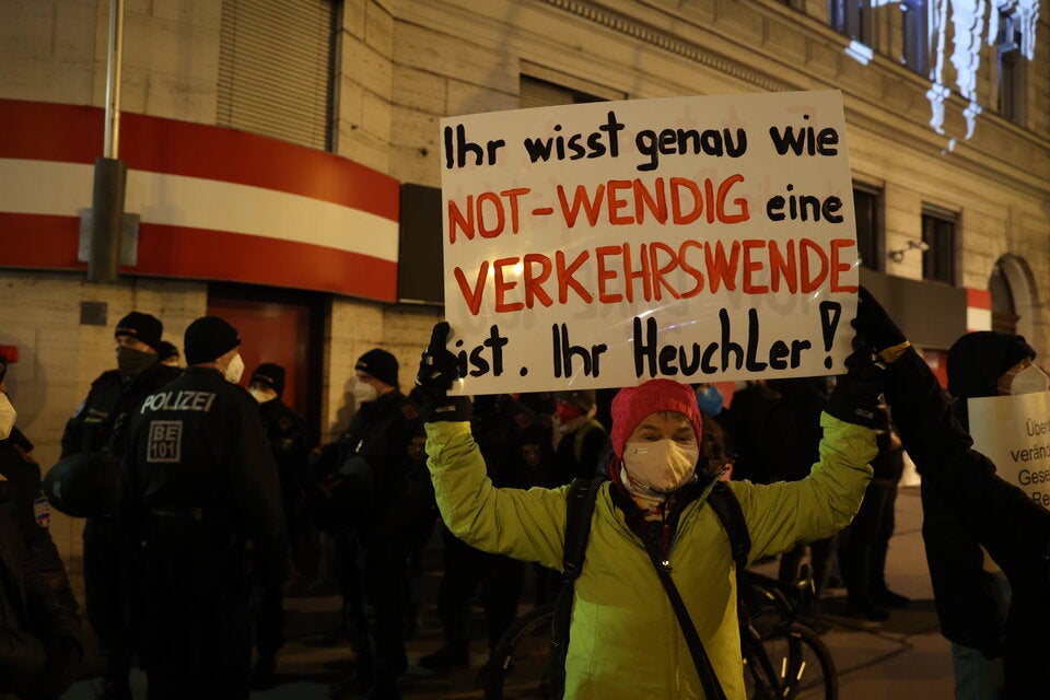 Nach Lobau-Räumung: Großdemo vor SPÖ-Zentrale