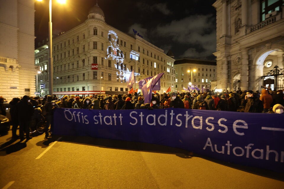 Nach Lobau-Räumung: Großdemo vor SPÖ-Zentrale