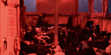Kritische Lage auf dem Flüchtlingsschiff "Aquarius"