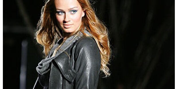 Jennifer Lopez präsentiert ihre Mode in Miami