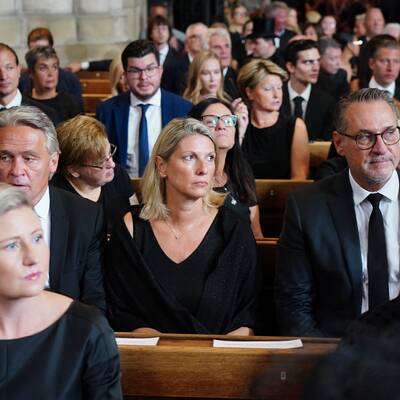 Die Bilder zur Trauerfeier von Richard Lugner
