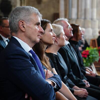 Die Bilder zur Trauerfeier von Richard Lugner