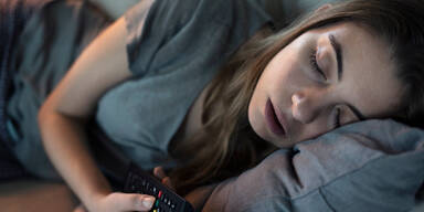 Studie warnt: Darum sollten Sie niemals vor dem Fernseher einschlafen