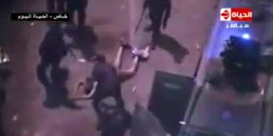 Polizei verprügelt nackten Demonstranten
