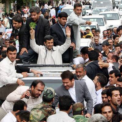 Ahmadinejad überlebt Anschlag