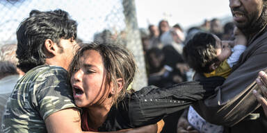 Syrische Flüchtlinge stürmen die Türkei