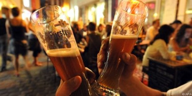 Lange Arbeitszeiten verleiten zum Trinken