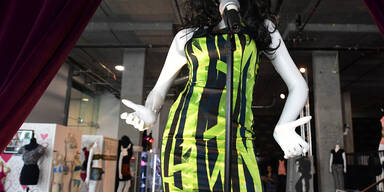 Kleid von Amy Winehouse für Rekordsumme versteigert