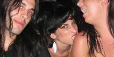 Amy Winehouse stiehlt Hotelgästen Alkohol