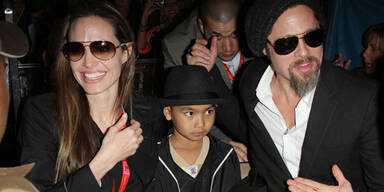 Angelina Jolie, Brad Pitt und Maddox beim Superbowl
