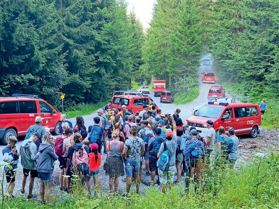 Toter auf Lift: 430 Touristen von Berg evakuiert