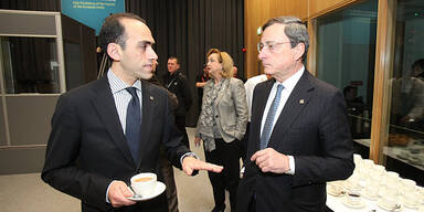 Mario Draghi (r.), Harris Georgiades (l.)