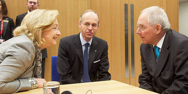 Finanzministerin Maria Fekter im Gespräch mit Luxemburgs Finanzminister Luc Frieden und dem deutschen Finanzminister Wolfgang Schäuble