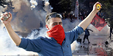 Straßenschlachten bei Protesten gegen Erdogan 