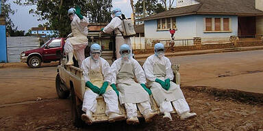 Ebola Suits / 2005