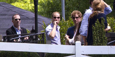 Prinz Harry und William in Elvis' Graceland