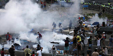 Tränengas gegen Demokratiebewegung