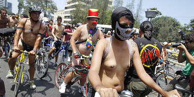 Nackte Radfahrer-Demo in Lima