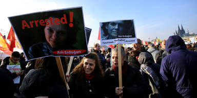Gericht ordnete Freilassung von Asli Erdogan an