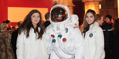 Opernball 2013 - Astronaut