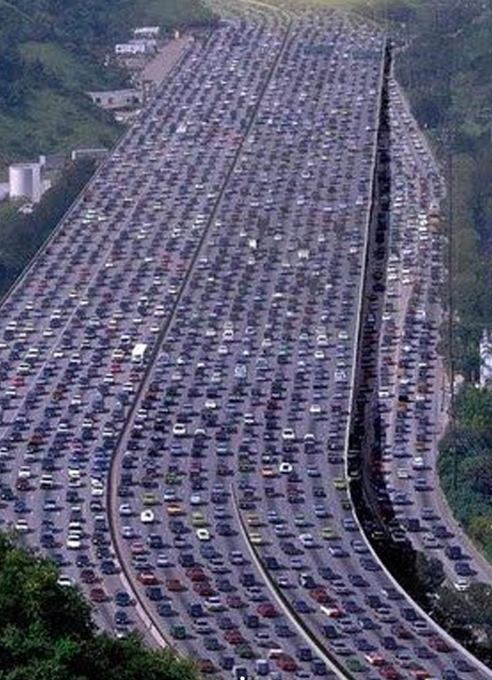 So viele Fahrspuren hat die breiteste Autobahn der Welt oe24.at