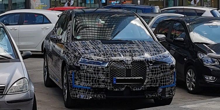BMWs Elektro-Flaggschiff als Erlkönig in Wien erwischt