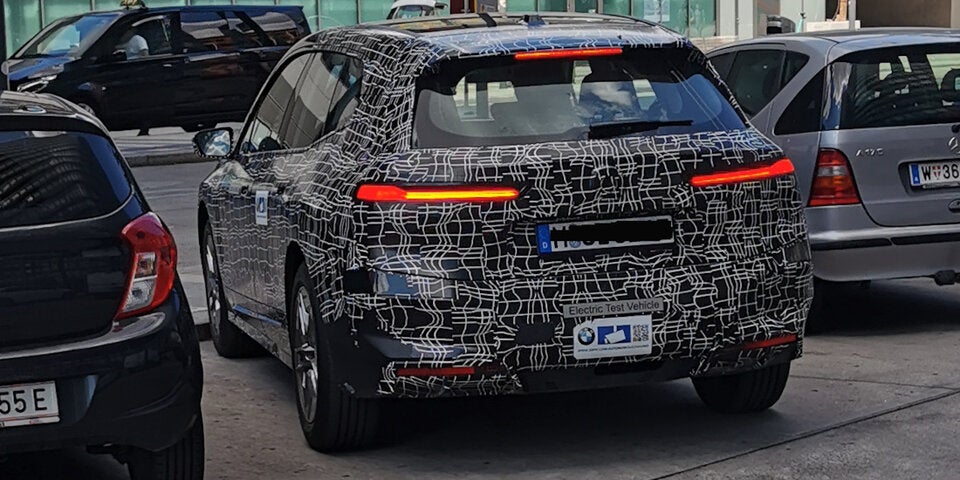 BMWs Elektro-Flaggschiff als Erlkönig in Wien erwischt