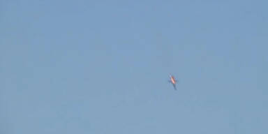 BREAKING Russian Su-24 fighter jet shot over Syria by TURKEY.mp4.Standbild001.jpg