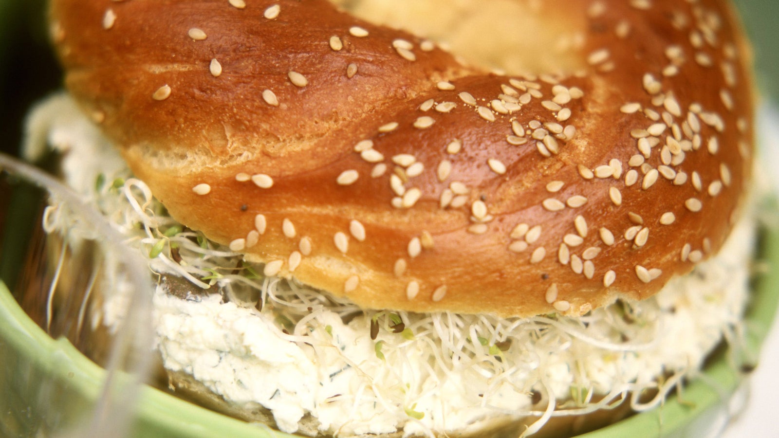 Sesambagel mit Kren-Frischkäse - Cooking