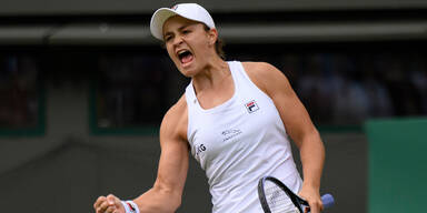 Tennis-Star Ashleigh Barty jubelt in Wimbledon