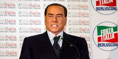 Berlusconi: So entstellt ist er nach Schönheits-OP