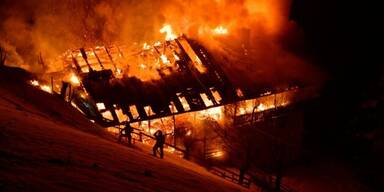 Feuerinferno zerstört Tiroler Bauernhof