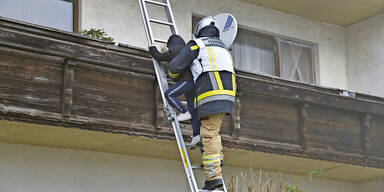 Tiroler Feuerwehr-Heldfen retten Kinder ins Freie | Brand in Baumkirchen