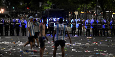 Krawalle nach abgebrochener Parade in Buenos Aires