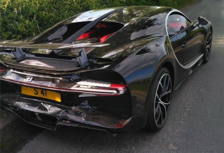 Jaguar schießt einen Bugatti Chiron ab
