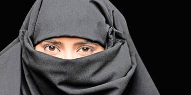 Rabiate  Burka-Frau  von Polizei  festgenommen