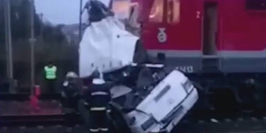 Bus Zug Crash Russland
