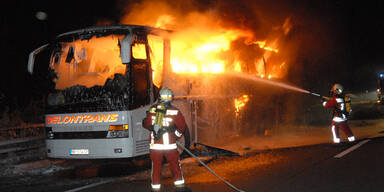 Reisebus auf der A21 ausgebrannt