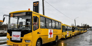 Regierung in Kiew schickt Busse nach Mariupol