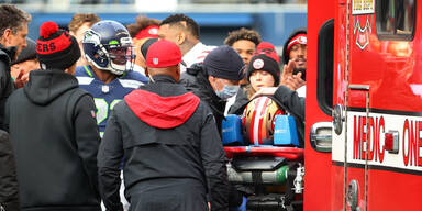Heftiger Crash: NFL-Star von Krankenwagen abtransportiert