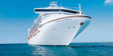 Caribbean_Princess_at_sea1