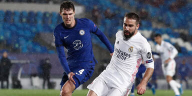 Dani Carvajal (Real Madrid) im Duell mit Andreas Christensen (Chelsea)