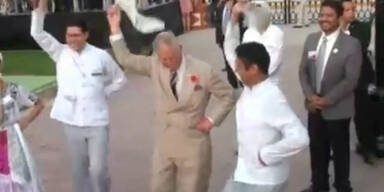 Prinz Charles lässt die Hüften kreisen!