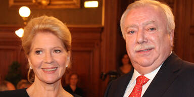 Christiane Hörbiger erhielt von Michael Häupl die Ehrenmedaille der Bundeshauptstadt in Gold