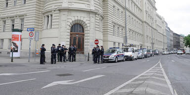 Besteck-Streit: Häftling verletzt Polizeibeamten