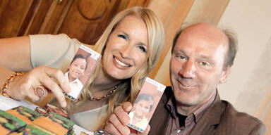 Claudia Stöckl und Josef Zotter präsentieren die ZUKI-Schokolade um 3,05 Euro.