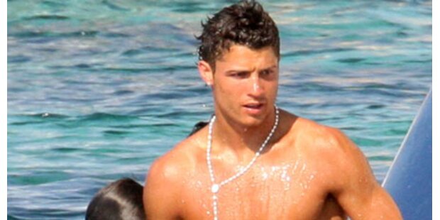 Cristiano Ronaldo modelt für Armani